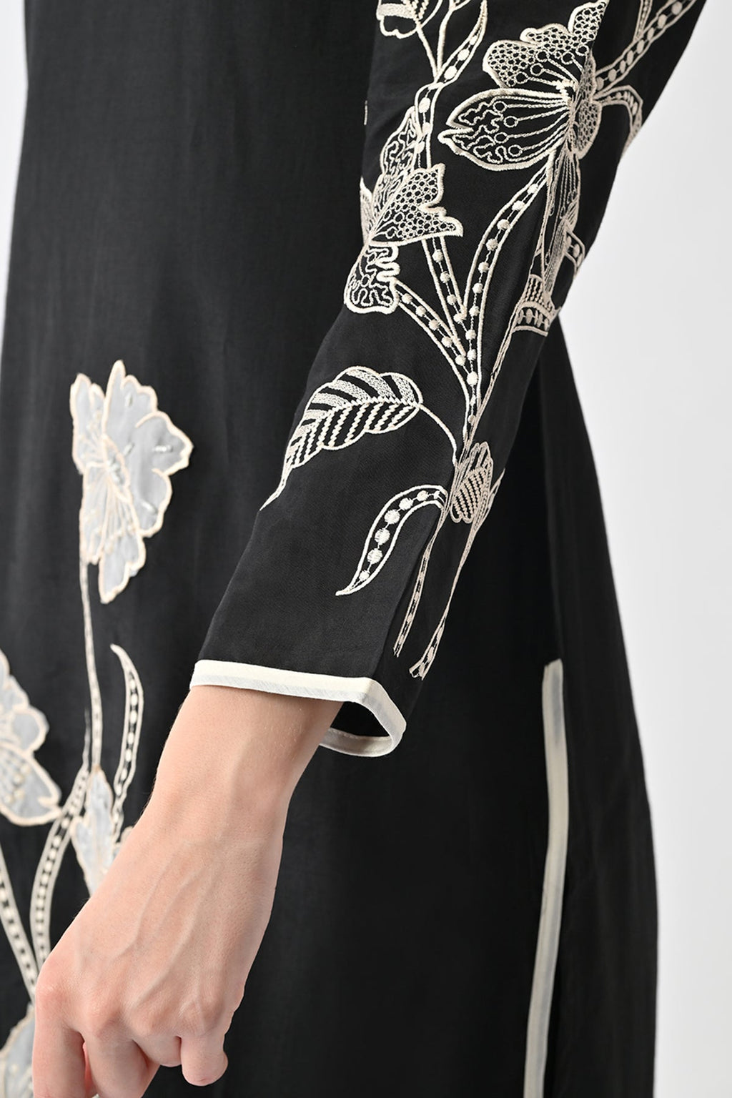 Black Embroidered Straight Kurta 3 Pcs Set